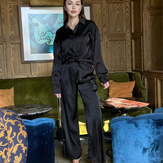 Elegant damset bestående av en topp och byxor med vida ben