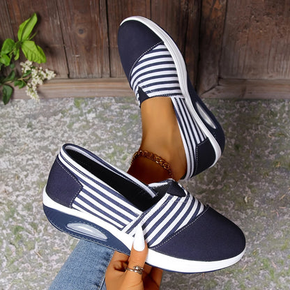 🔥Sista dagen av kampanjen 50 % rabatt – Bekväma randiga slip-on-sneakers för damer