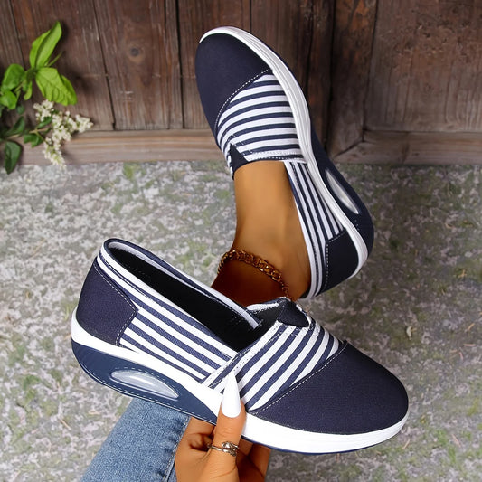 🔥Sista dagen av kampanjen 50 % rabatt – Bekväma randiga slip-on-sneakers för damer