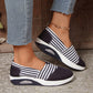 🔥Sista dagen av kampanjen 50 % rabatt – Bekväma randiga slip-on-sneakers för damer