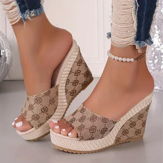 Sandaler med öppen tå, blommiga och slip-on för kvinnor