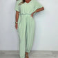 V-ringad enfärgad jumpsuit med lös midja för kvinnor