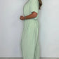V-ringad enfärgad jumpsuit med lös midja för kvinnor