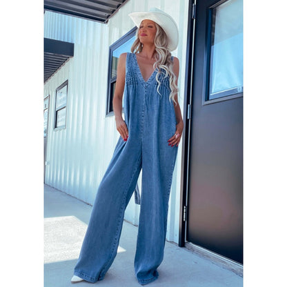 V-ringad ärmlös sexig jumpsuit med öppen rygg i tvättad denim
