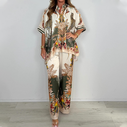 Moderiktigt tvådelat set med tryck för kvinnor