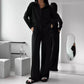 Elegant feminint set bestående av skjorta och byxor