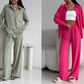 Elegant feminint set bestående av skjorta och byxor