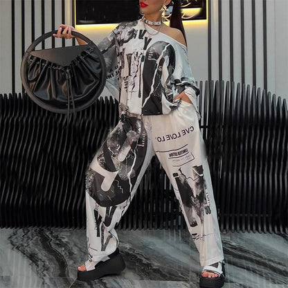 Moderiktigt tvådelat set för damer bestående av topp och byxor