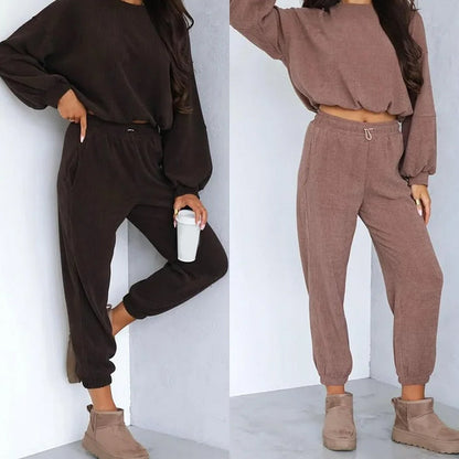 Damset i corduroy med kort topp och joggingbyxor