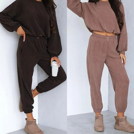 Damset i corduroy med kort topp och joggingbyxor