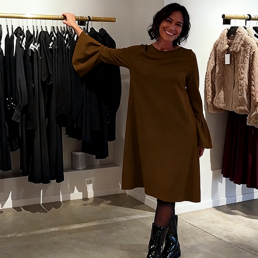 Elegant tunika med volangmanschetter för damer