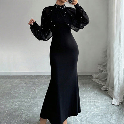 Elegant sjöjungfrudress med krage av konstgjorda pärlor