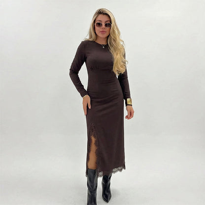 Elegant Figurnära Klänning med Spetsdetalj
