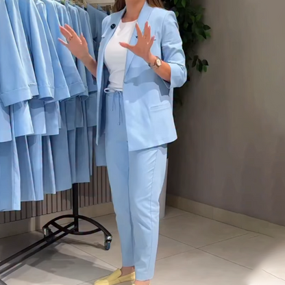 Enfärgad blazer och högmidjade byxor för damer