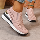 Slip-on-sneakers med kilklack för damer och utskuren design