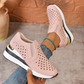 Slip-on-sneakers med kilklack för damer och utskuren design