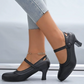 Eleganta pumps med rund tå och ankelrem