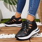 Andningsbara sneakers med snörning och utskärningar