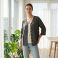 👚Damblus med V-ringning, spetskant och knappar – En elegant vardagsblus✨