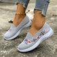 Slip-on-skor i mesh med blommig brodyr för dam