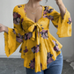 Blus för damer med blommönster, fyrkantig halsringning och knytning framtill