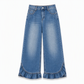 Damjeans med bekväm stretch, vida ben, veckad midja och volangkant