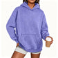 Unisex-hoodie i avslappnad stil med oversized-passform och acid wash-effekt